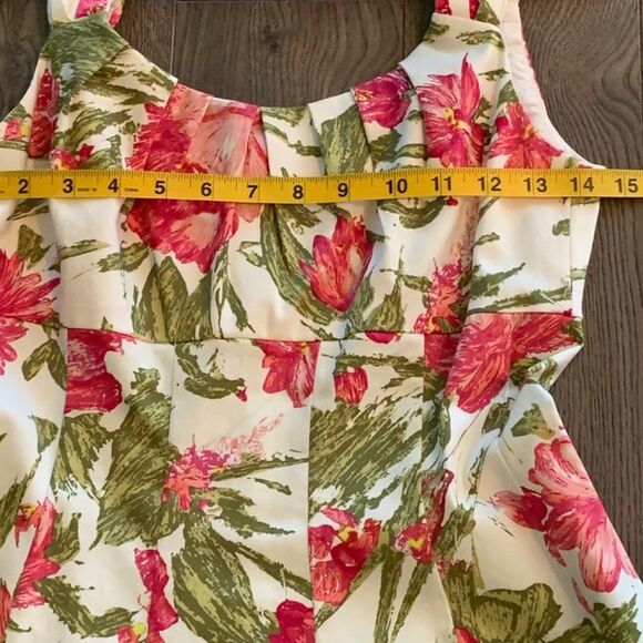 SUITE 7 SUNDRESS WOMEN’S SIZE 4 PINK WHITE FLORAL FIT AND FLARE MIDI. - Picture 8 of 10